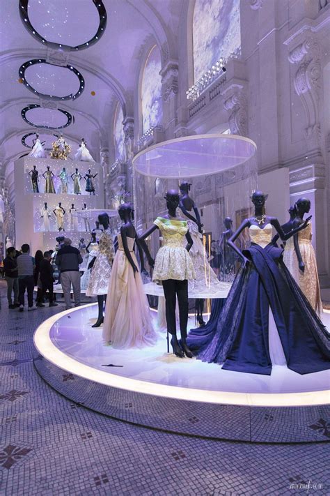 Salaires d'un Styliste chez Christian Dior Couture, Paris